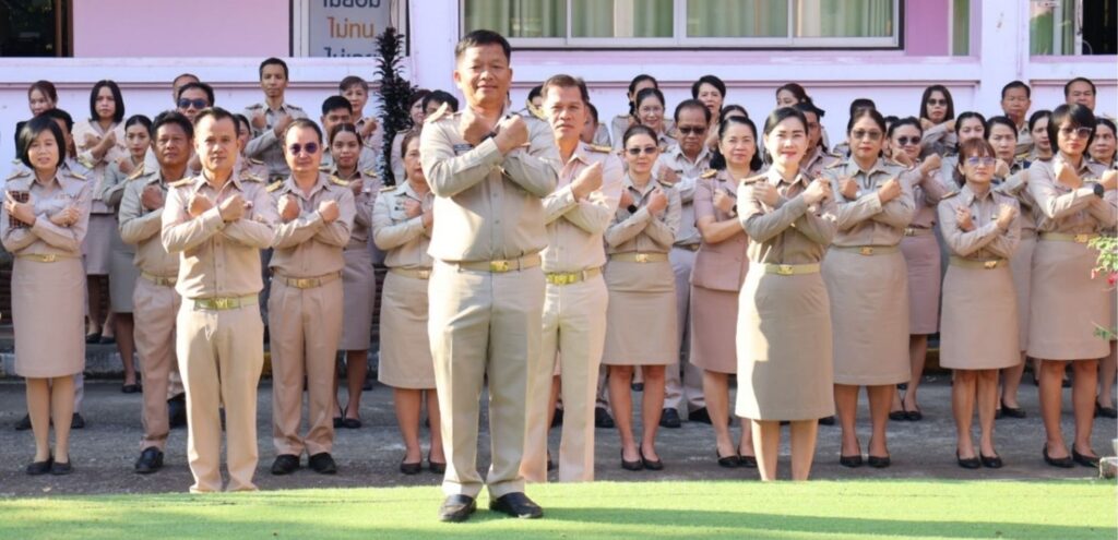 สพป. เพชรบูรณ์ เขต 1 จัดกิจกรรมเข้าแถวเคารพรงชาติแสดงความจงรักภักดีต่อสถาบันชาติ ศาสนา และพระมหากษัตริย์