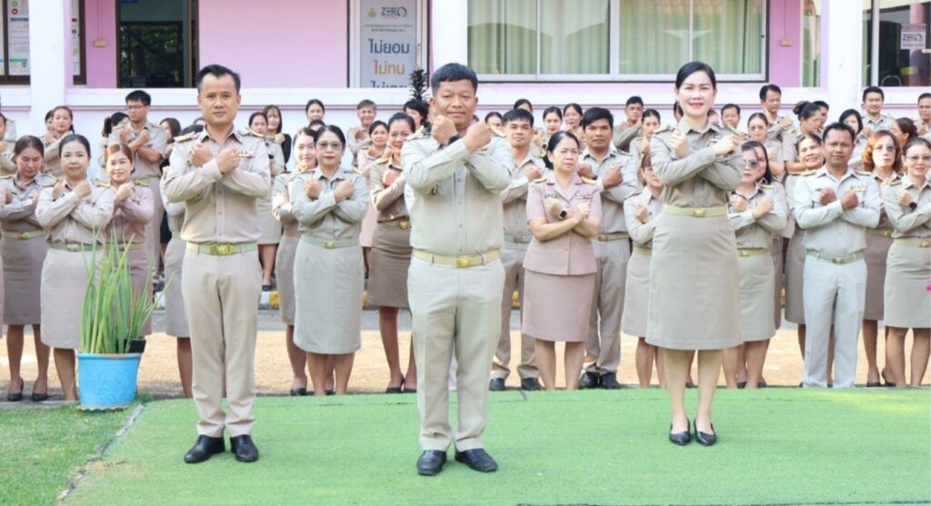 สพป. เพชรบูรณ์ เขต 1 จัดกิจกรรมเข้าแถวเคารพธงชาติแสดงความจงรักภักดีต่อสถาบันชาติ ศาสนา และพระมหากษัตริย์